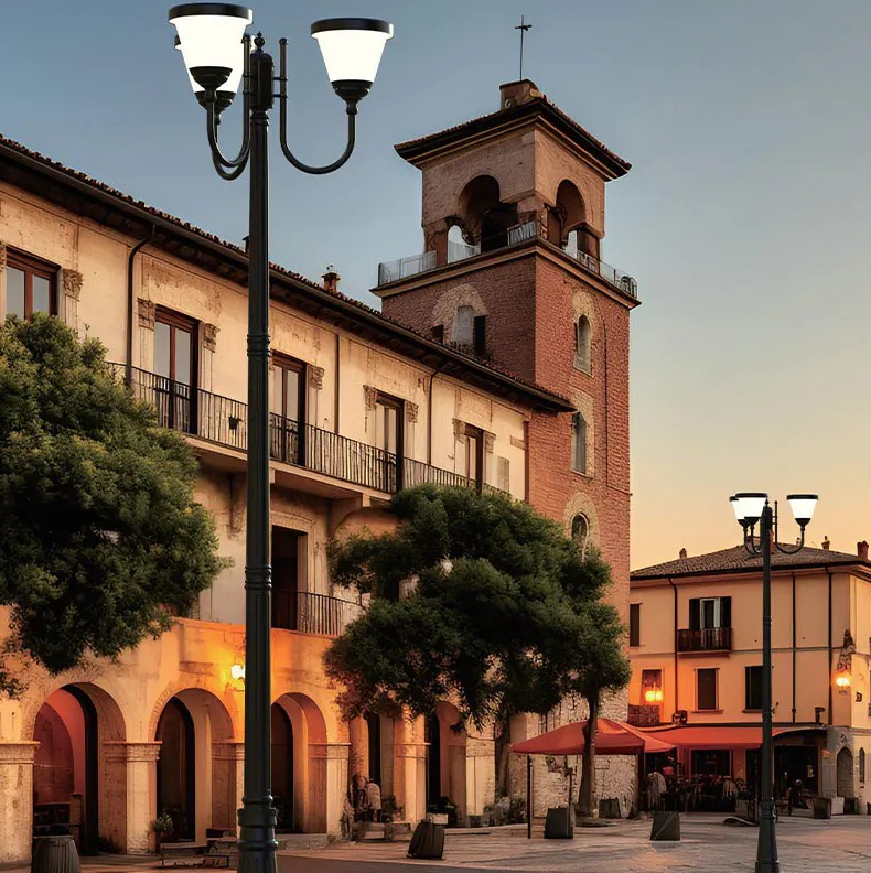 What are the application scenarios for outdoor solar light poles?